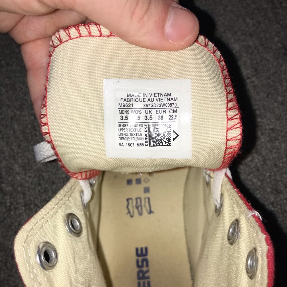 Converses - Picture 3 of 3